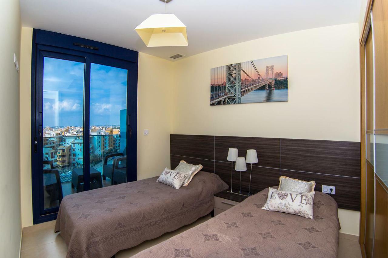Apartamento Sea Senses Victoria Frente Al Mar Torrevieja Exterior photo